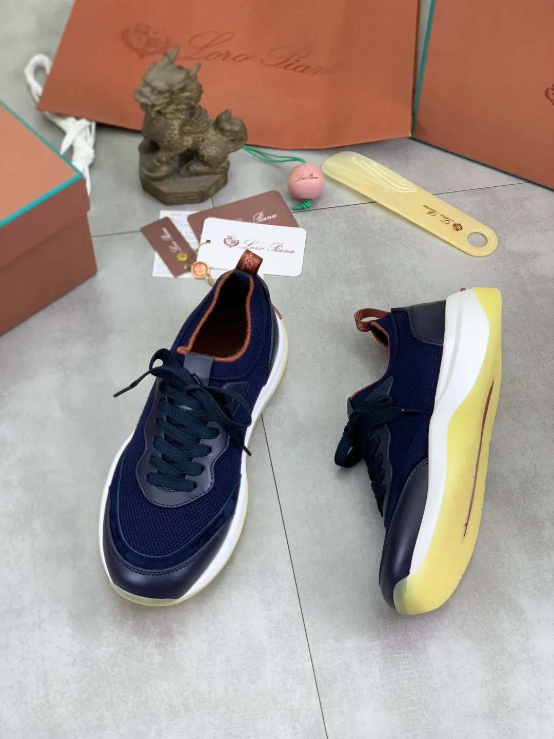 Men's Men's Shoes 💰P620 New 💰High Quality Latest Casual Shoes Loro Piana 💯Top Authentic Grade💯Buy the original 1:1 copy💯 Founded the existing Loro Piana company on April 24, 1924. It is now the sixth generation of family business, providing top quality products to customers who are discerning about taste and quality. Imported original fly woven fabric with cowhide fabric, plain calfskin lining, hand-stitched thread with cowhide feet, original packaging, code number: 38-44 (customized for 45 and 46), seven colors available